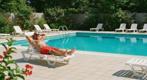 Leia mais sobre o artigo Nadar depois de comer faz mal? a verdade sobre o mito que atravessou gerações