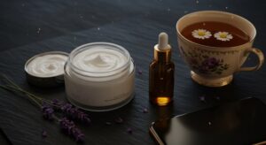 Leia mais sobre o artigo A Luz Azul e o Segredo da Beleza Noturna: O Ritual de Skincare que Está Revolucionando Seu Sono e Sua Pele