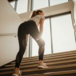 Fica sem Fôlego ao Subir Escadas? Não é Só Você. A Ciência Explica.